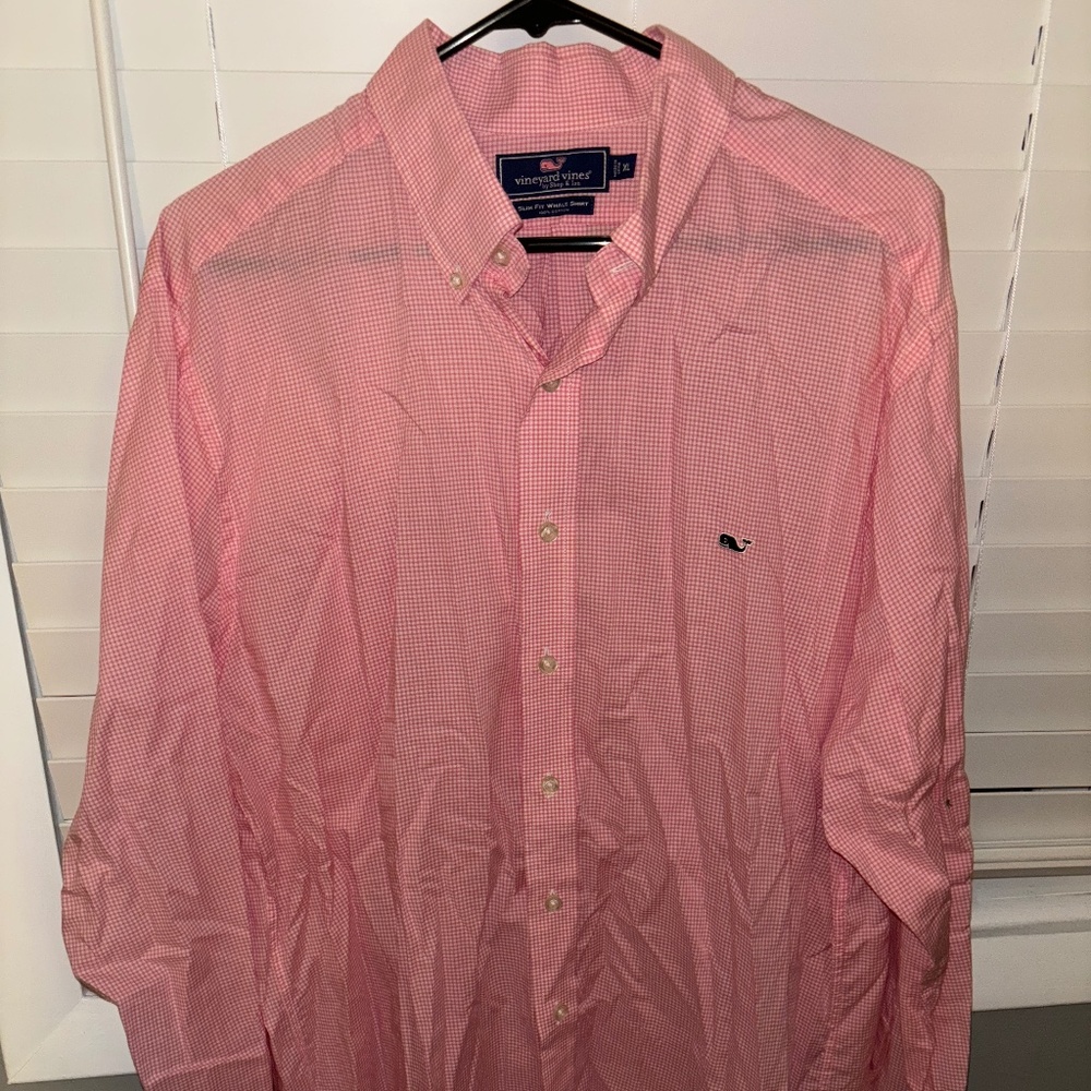 Vineyard Vines men’s button up shirt